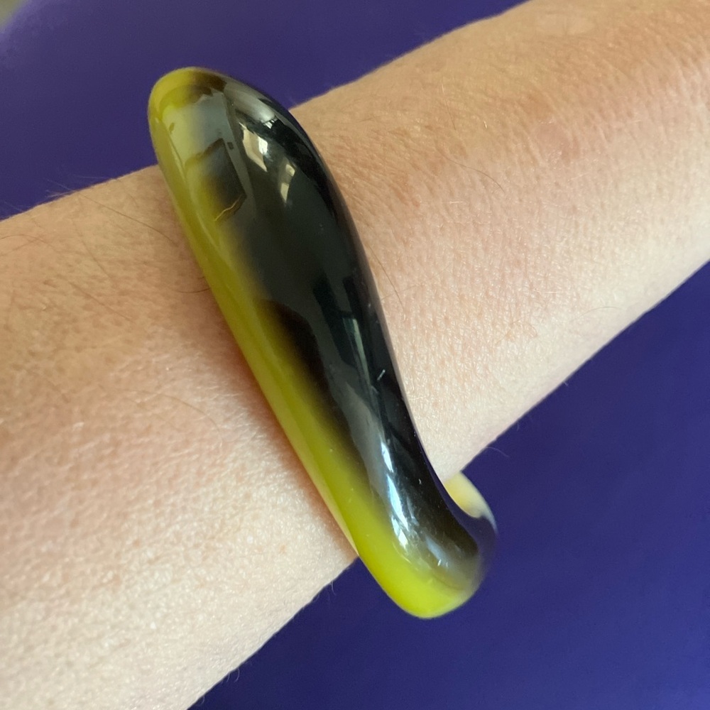 Vintage 90s/Y2K Lucite Bangle Bracelet Olive Butterscotch Ombre Black White Mod